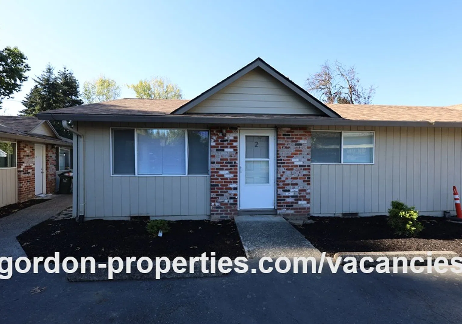 SE Tolbert St - Newly renovated Clackamas 2 bedroom unit — Photo 2