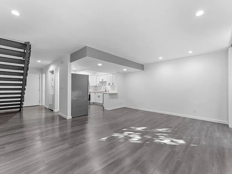 1615 Greenfield Ave — Photo 13