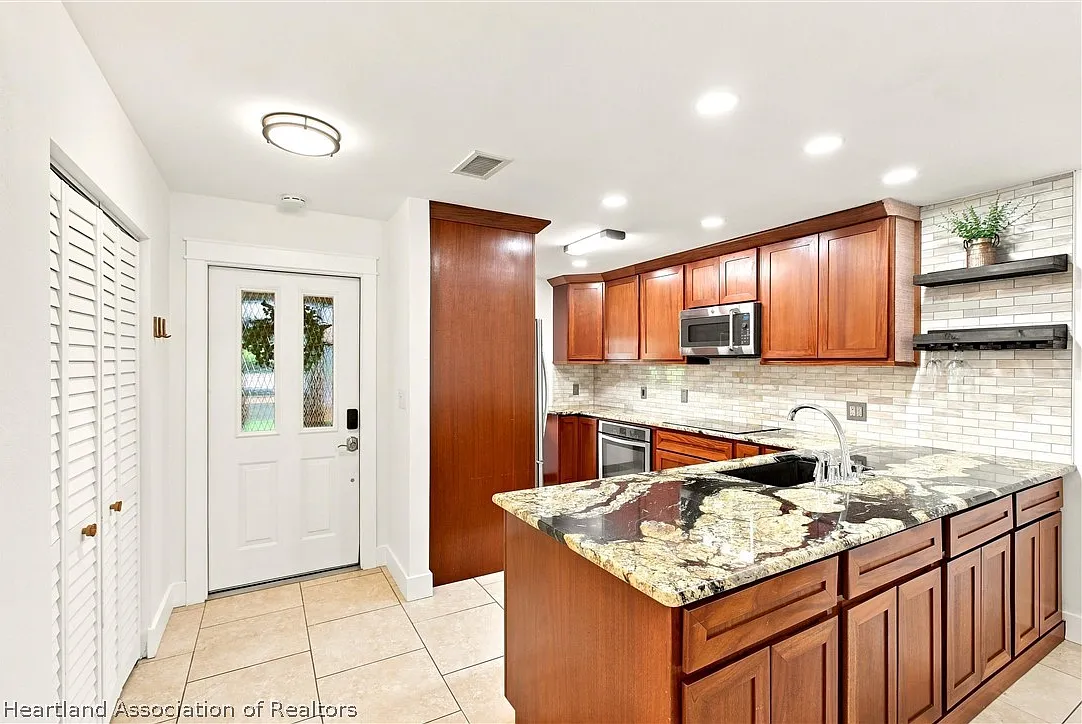 2 bed, 2.0 bath, 1344 sqft, $1,800 — Photo 3