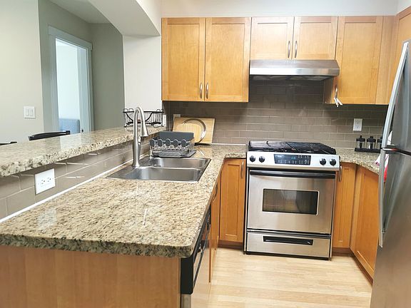 5th image of 2388 Western Pkwy #318