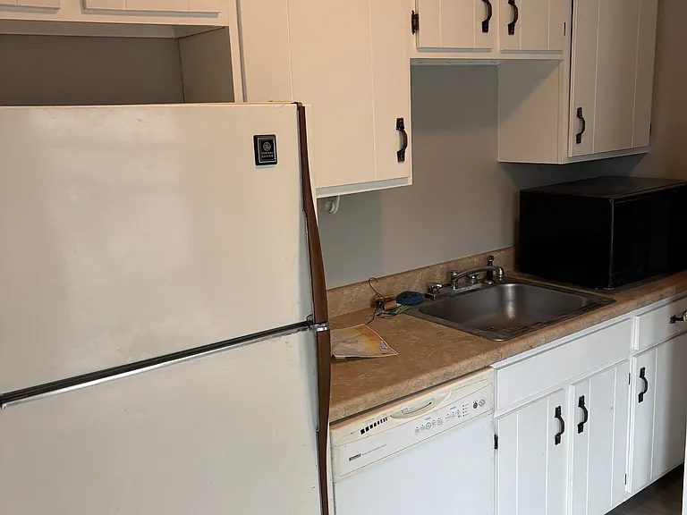 881 Main St #5 — Photo 11