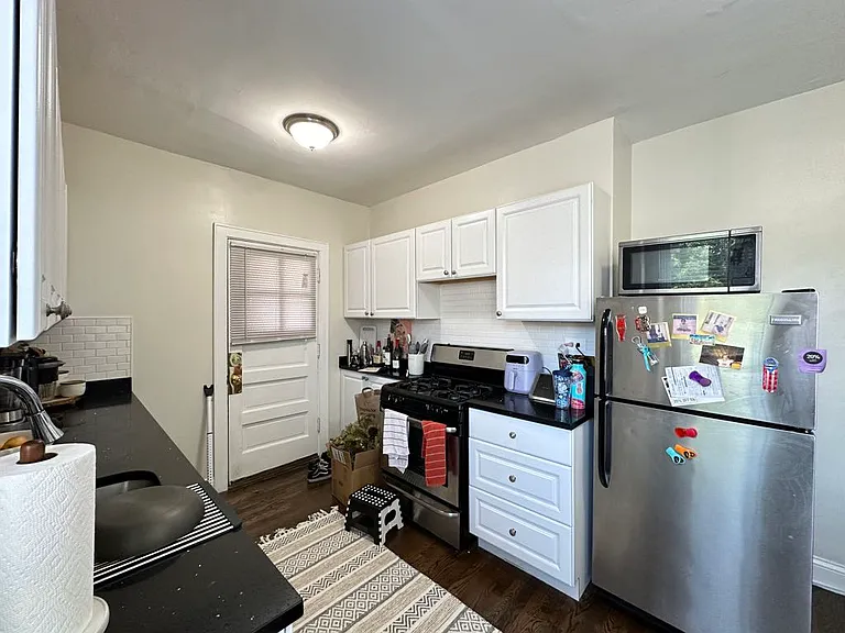 3819.5 N Greenview Ave #W4 — Photo 3