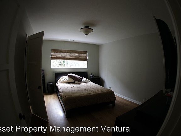 5th image of 923 Woodstock Ln