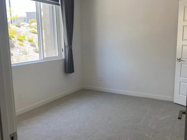 27038 Tanager Ln, Valencia, CA 91381