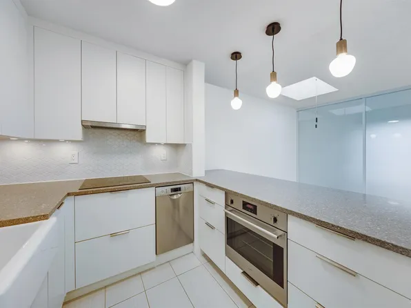 1545 E 2nd Ave #303, Vancouver, BC V5N 1C8