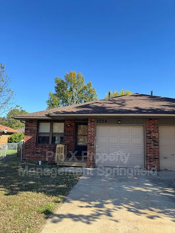 2 bed, 1.0 bath, 920 sqft, $1,075 — Photo 1