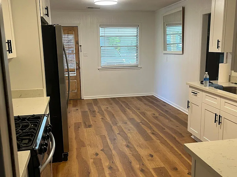 Kitchen & Breakfast Area.