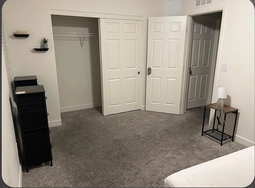 4 bed, 3.0 bath, 2424 sqft, $949 — Photo 3