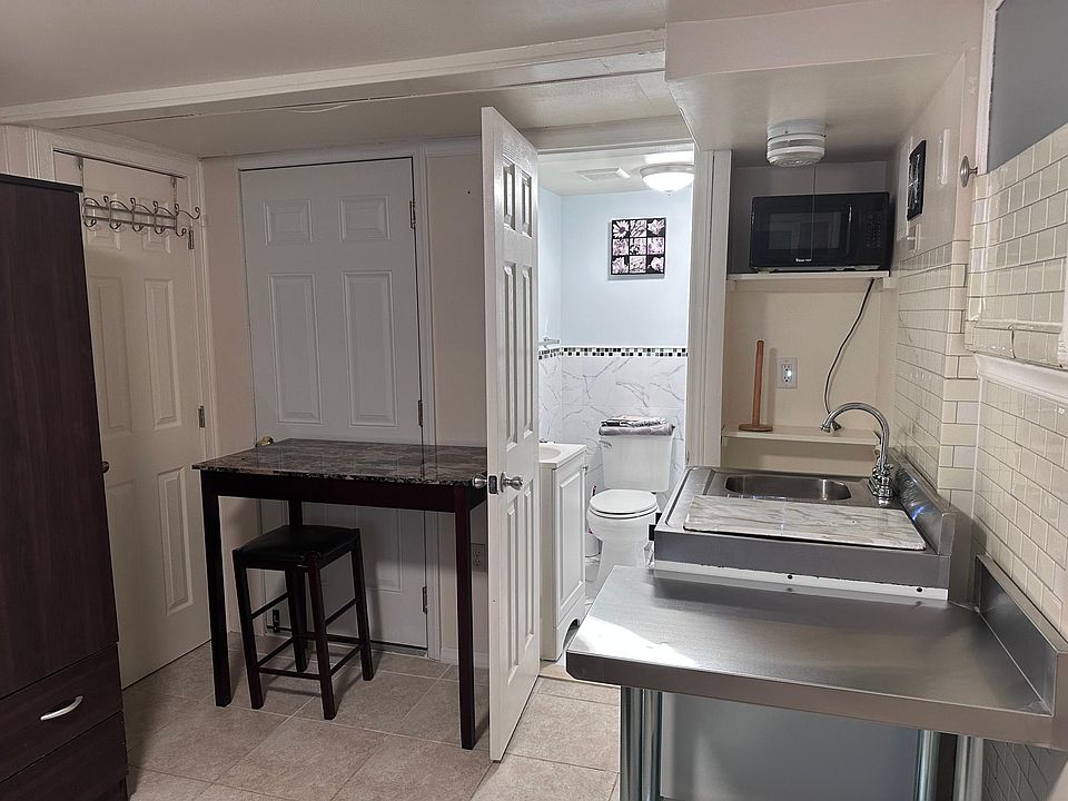 2nd image of 2523 Edgemere Ave #1