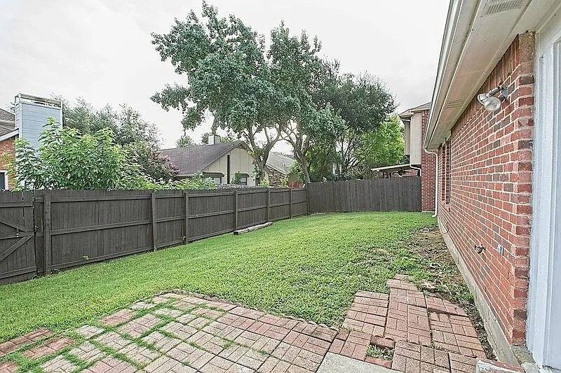 3 bed, 2.0 bath, 1553 sqft, $2,295 — Photo 2