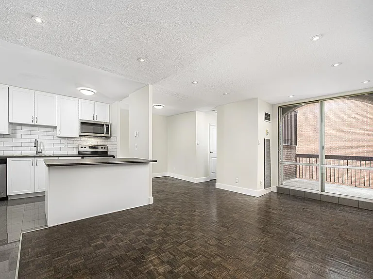 7280 Darcel Ave — Photo 14