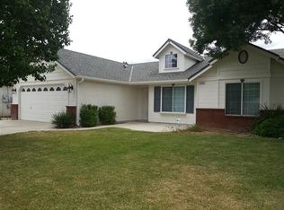 2105 E Oak Haven Dr, Fresno, CA