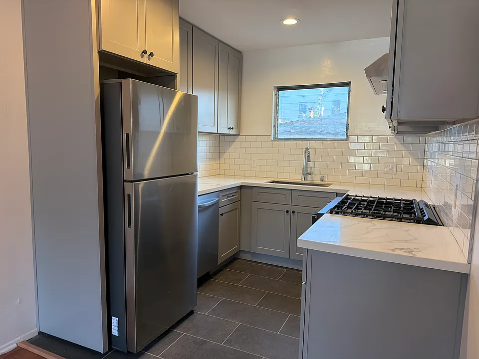1926 N Vista Del Mar Ave #7