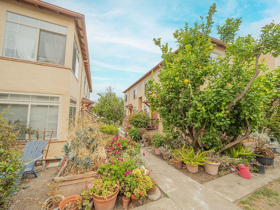 1st image of 2526 Ivy Dr #2536