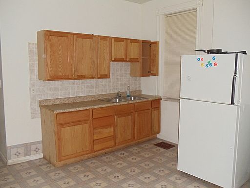 2nd image of 3914A Louisiana Ave
