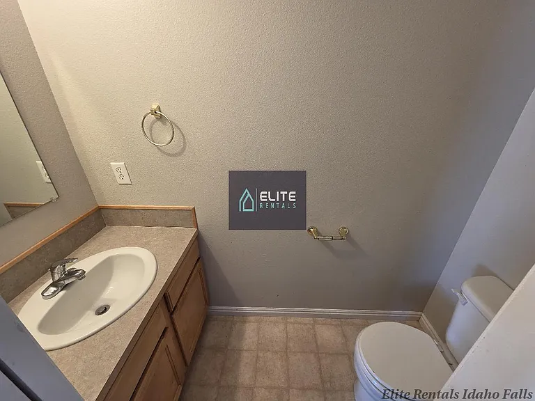 3530 Greenfield Dr — Photo 9
