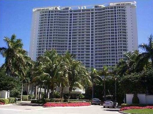 3rd image of 20201 E Country Club Dr APT 2501