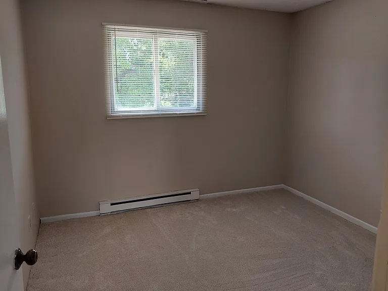 107 S John St #4 — Photo 12