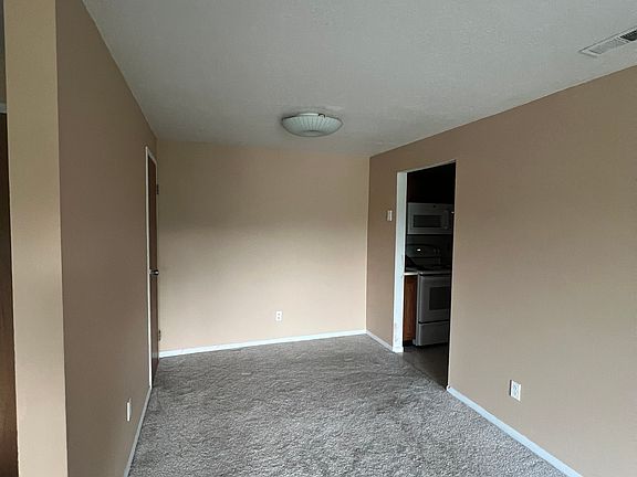 5th image of 521 Martin Luther King Dr W Unit B-19