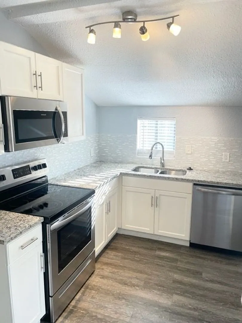 4522 Gaston Ave — Photo 3