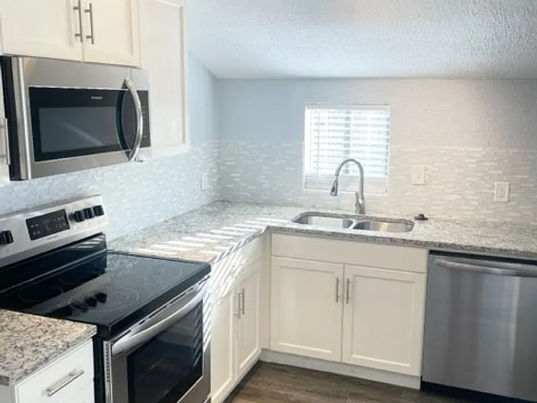 4522 Gaston Ave — Photo 3