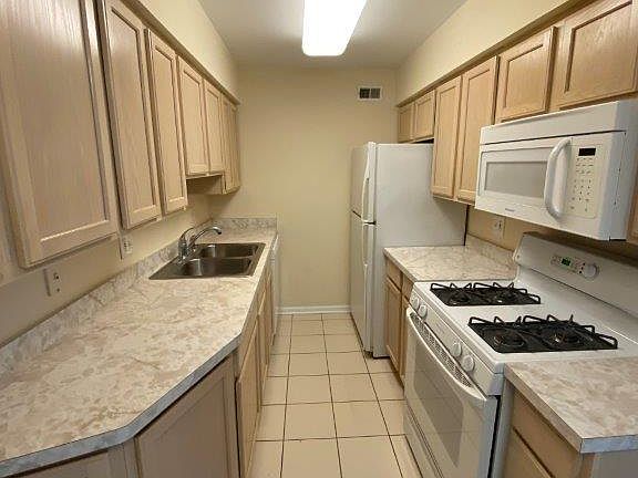 4th image of 1619 N Windsor Dr APT 312
