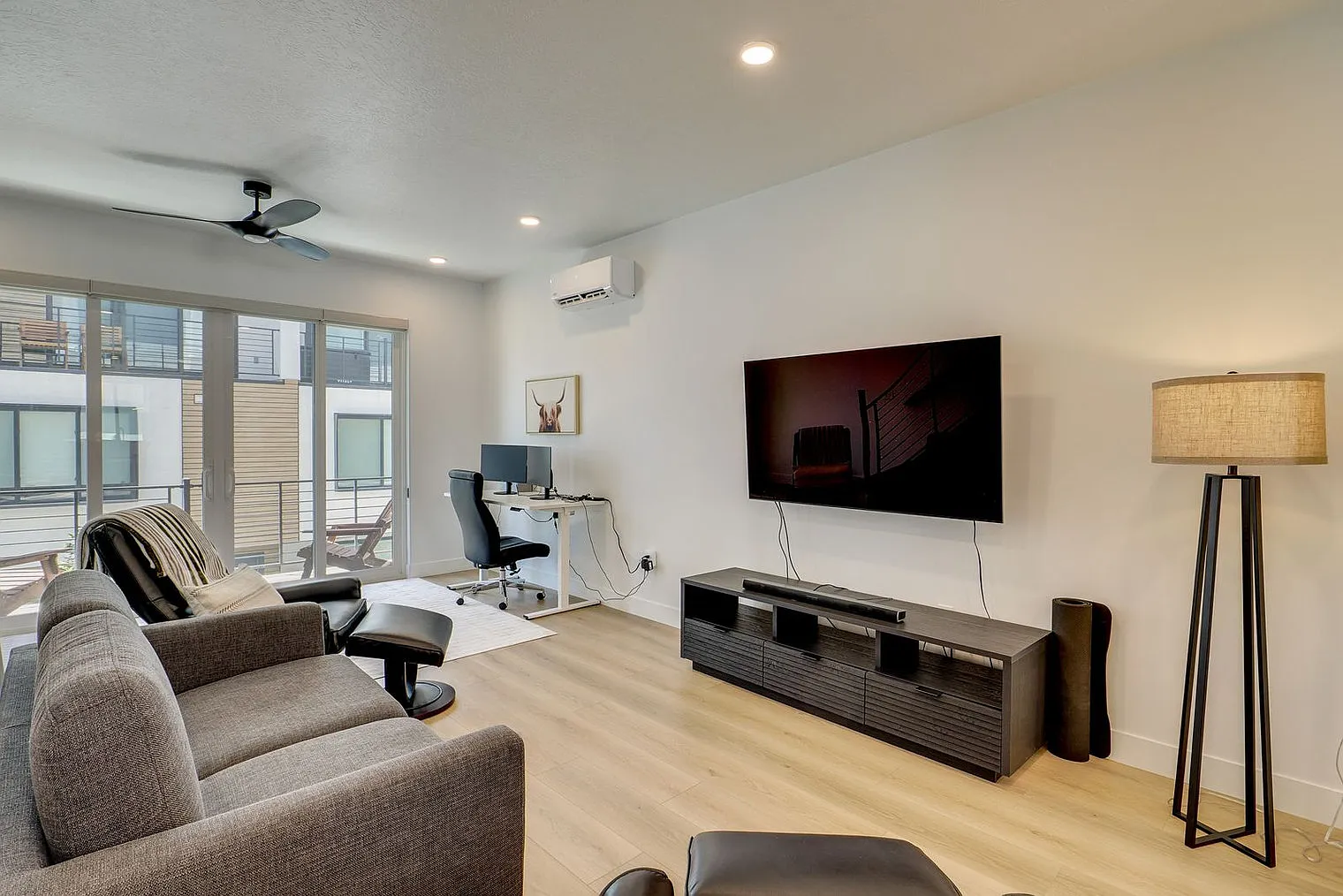 2 bed, 2.0 bath, 1194 sqft, $3,953 — Photo 2