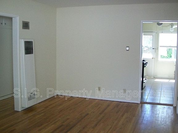 3rd image of 2304 W Oak St APT D