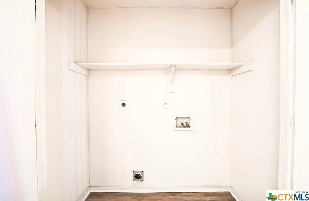 Building Photo - 2708 Garland Dr #4