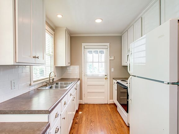 Kitchen with dishwasher