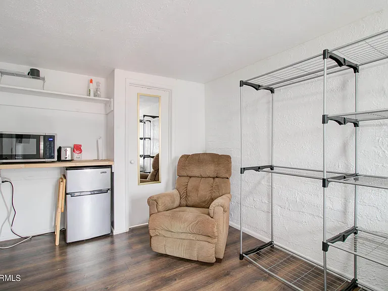 877 E Sycamore St #D — Photo 1