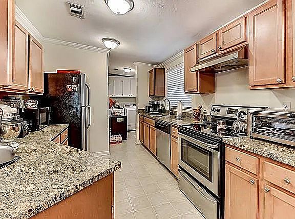 5th image of 53 Horseshoe Falls Dr