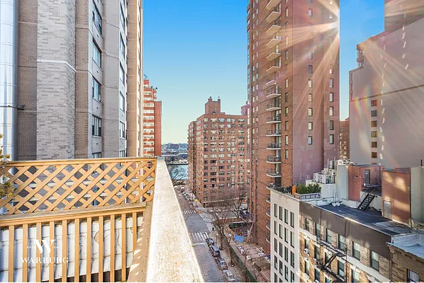 Sold by Warburg | media 11