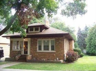 1043 Augusta Ave, Elgin, IL 60120