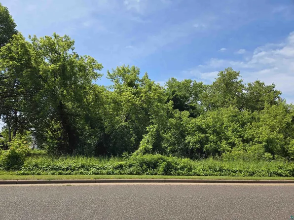 516 W 4th St, Washburn, WI 54891