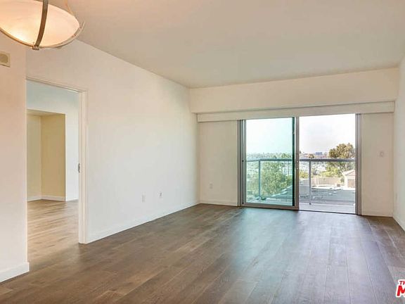 5th image of 13700 Marina Pointe Dr Unit 716