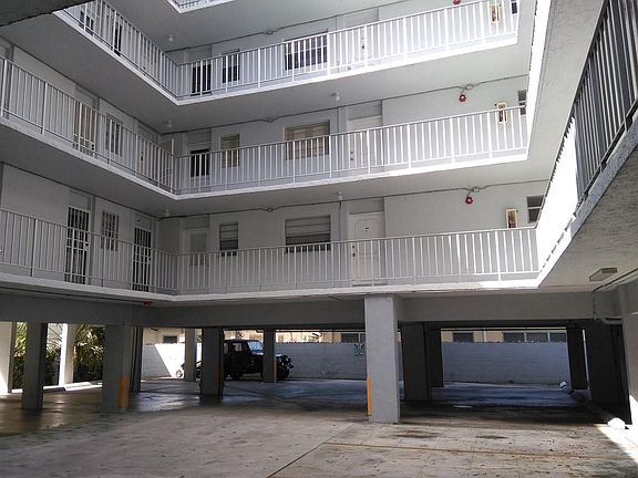 5th image of 1145 Normandy Dr #26