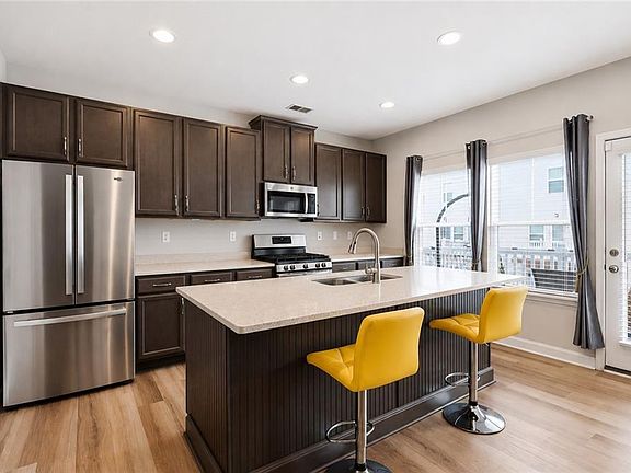 2nd image of 1003 Opal St #101