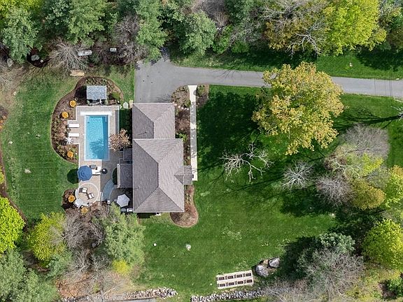 3rd image of 249 Sylvester Rd