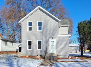 902 W 5th St, Sterling, IL 61081