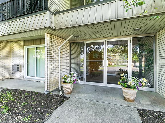 5th image of 705 S Milwaukee Ave #101