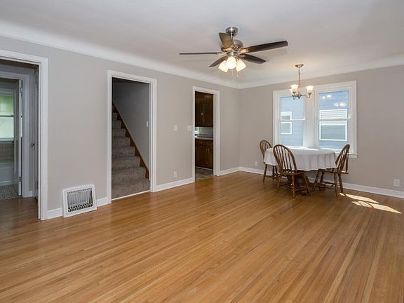 4th image of 3638 Queen Ave N