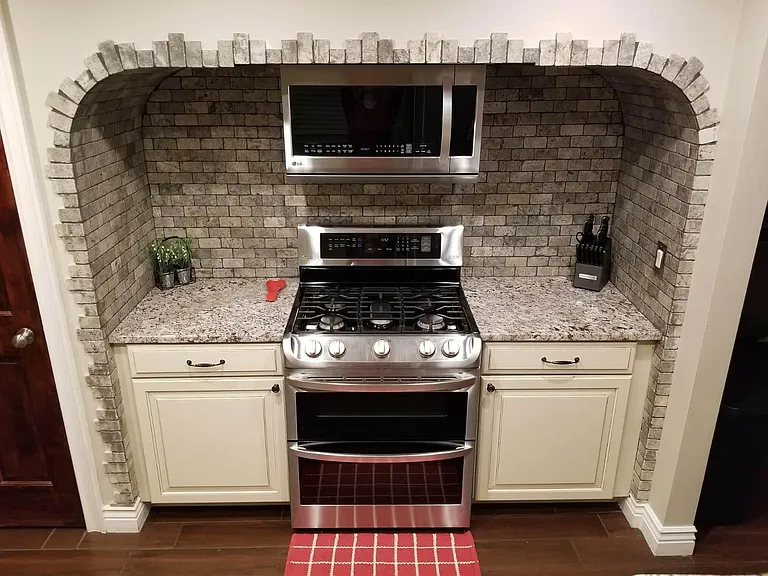 3696 Eisenhower Rd — Photo 2