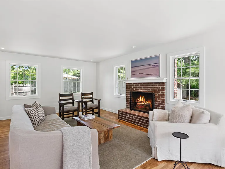 36 Floyd St — Photo 4