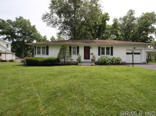 910 W Poplar St, Mascoutah, IL 62258