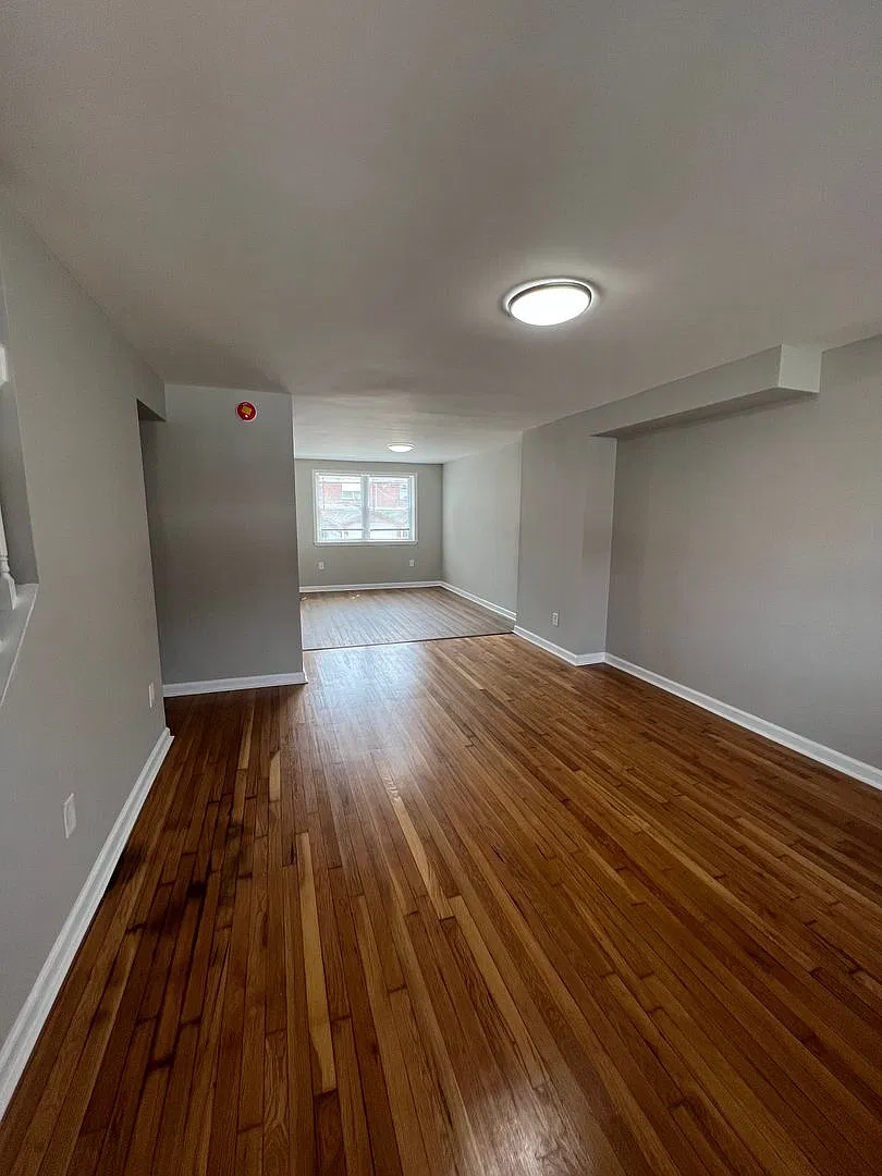 Gorgeous 3 Bedroom Home in Dundalk — Photo 2