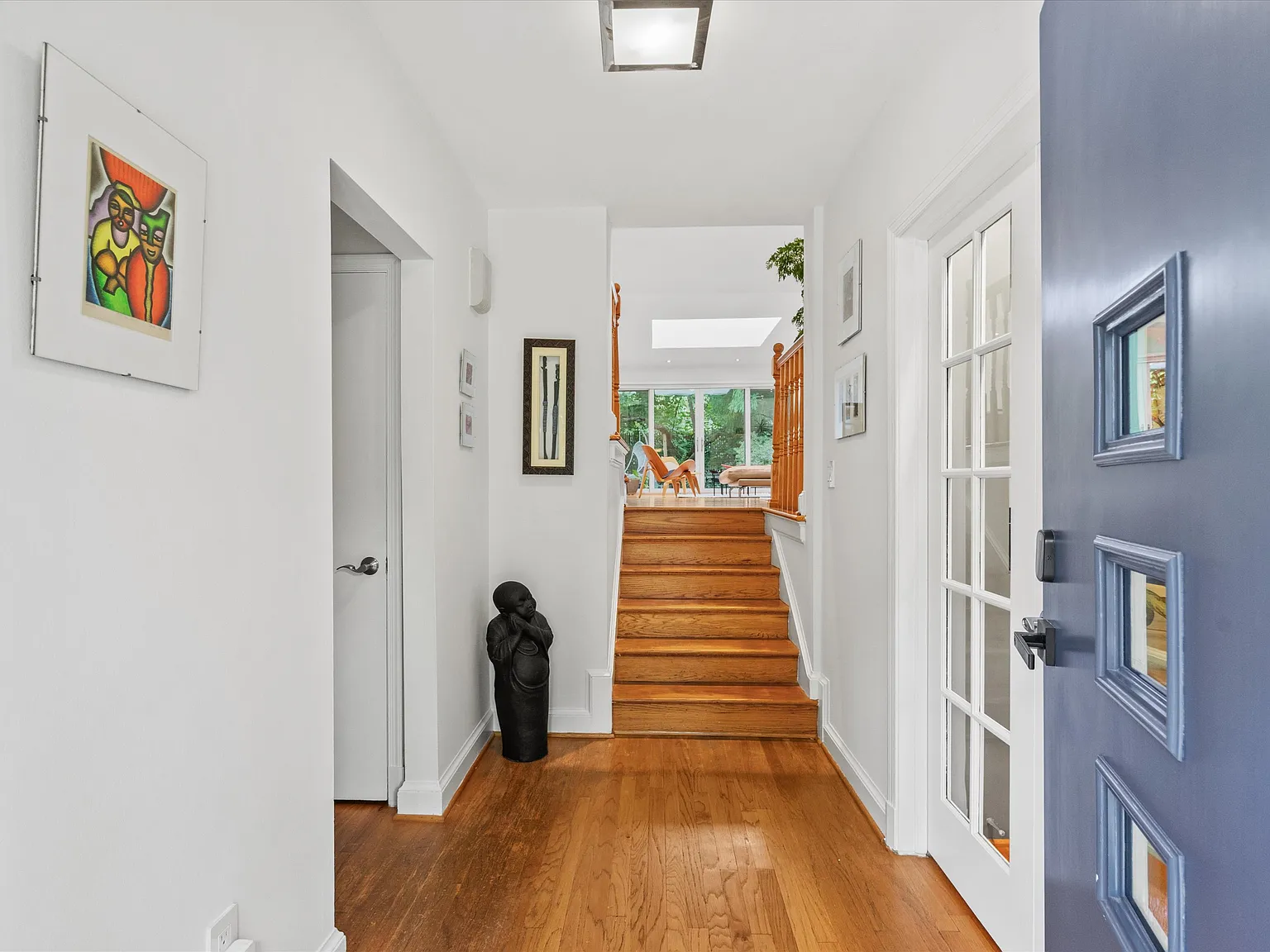 4 bed, 2600 sqft, $9,600 — Photo 1