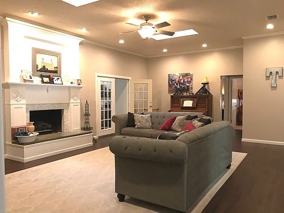 4th image of 3602 Oakridge Dr