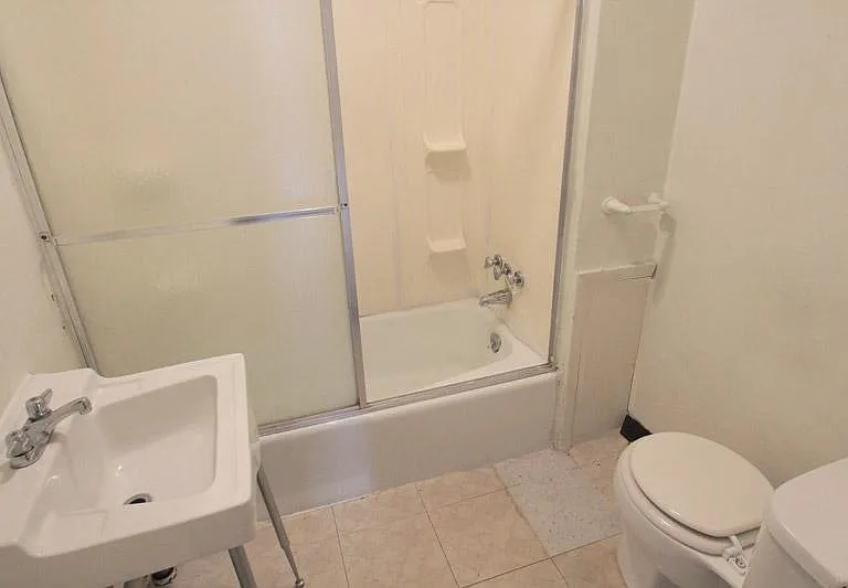 317 Franklin Ave #2 — Photo 10
