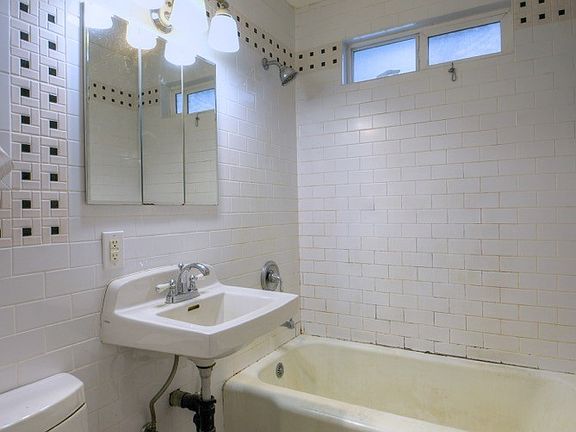 5th image of 415 Frederick St NE
